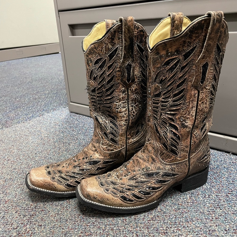 Corral womens cowboy boots!!